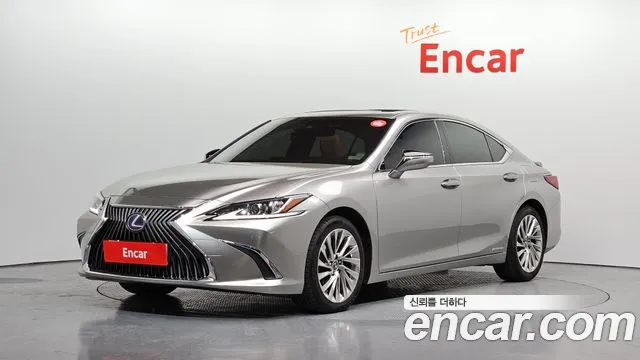 Lexus ES 2019 — фото 1