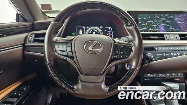 Lexus ES 2019 — фото 14