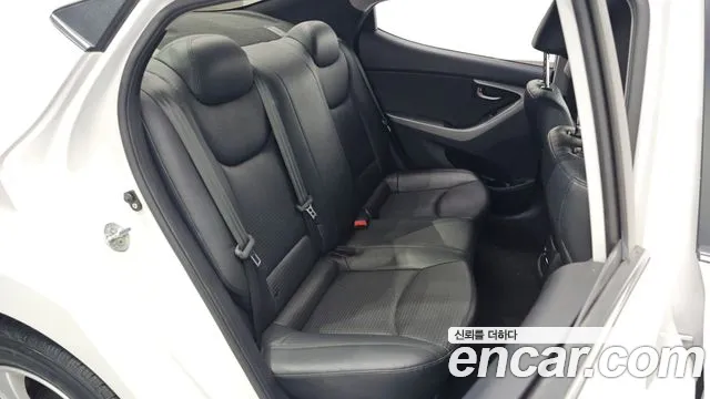 Hyundai AVANTE 2014 — фото 18