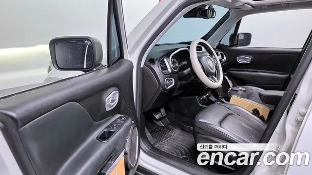 Jeep Renegade 2019 — фото 13