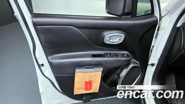 Jeep Renegade 2019 — фото 14