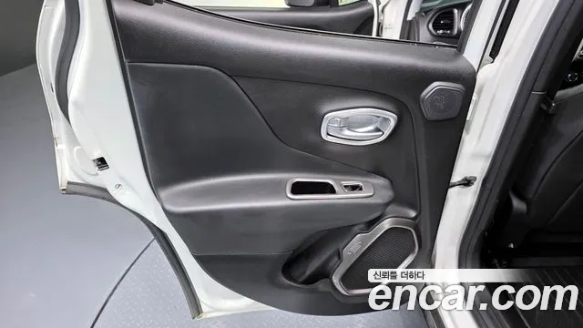 Jeep Renegade 2019 — фото 15