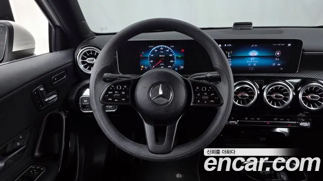 Mercedes-Benz A-Class 2020 — фото 12