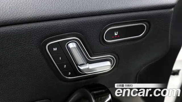 Mercedes-Benz A-Class 2020 — фото 16