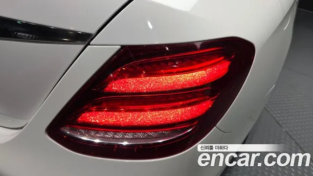 Mercedes-Benz E-Class 2018 — фото 9