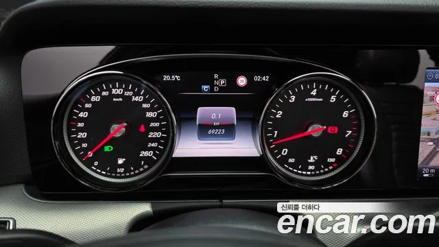 Mercedes-Benz E-Class 2017 — фото 8
