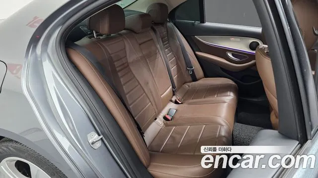 Mercedes-Benz E-Class 2017 — фото 11