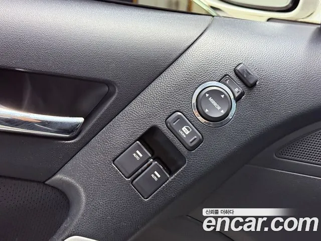 Hyundai Genesis 2010 — фото 10