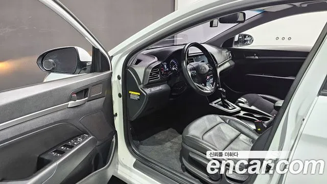 Hyundai AVANTE 2019 — фото 10