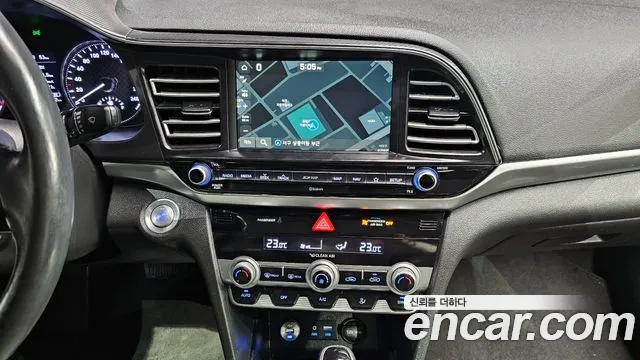 Hyundai AVANTE 2019 — фото 12
