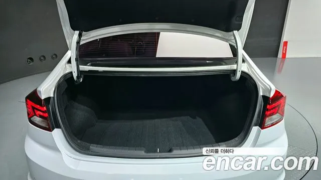Hyundai AVANTE 2019 — фото 17