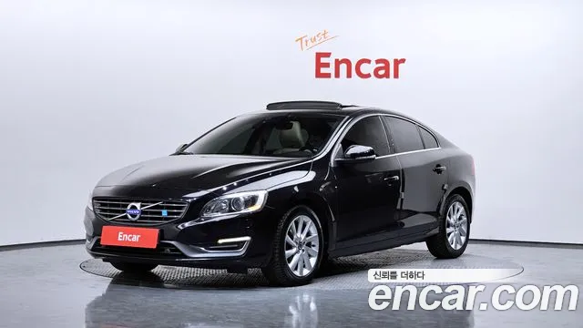 Volvo S60 2015 — фото 1