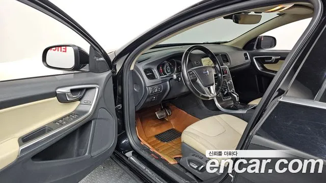 Volvo S60 2015 — фото 10