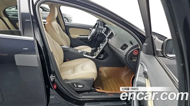 Volvo S60 2015 — фото 11