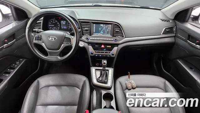Hyundai AVANTE 2016 — фото 10