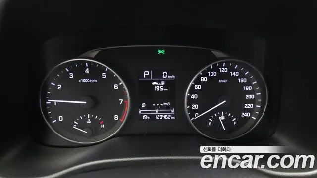 Hyundai AVANTE 2016 — фото 11