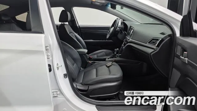 Hyundai AVANTE 2016 — фото 17