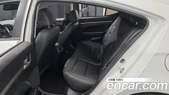 Hyundai AVANTE 2016 — фото 18
