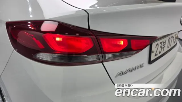 Hyundai AVANTE 2016 — фото 9