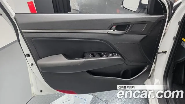 Hyundai AVANTE 2016 — фото 14
