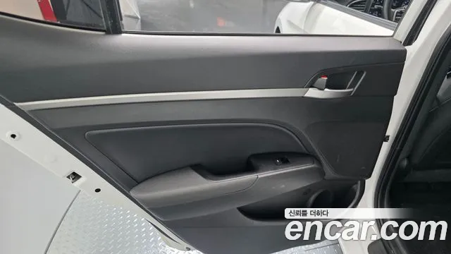 Hyundai AVANTE 2016 — фото 15