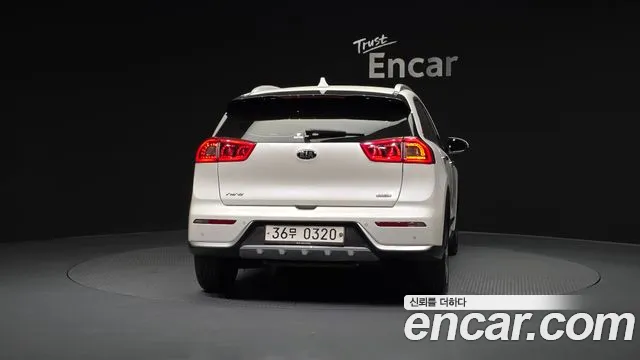Kia Niro 2017 — фото 4