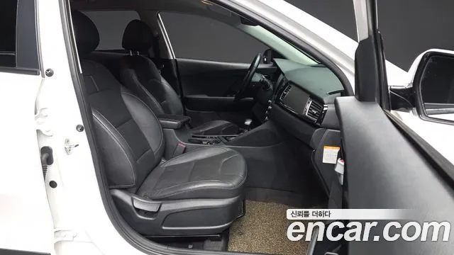 Kia Niro 2017 — фото 11