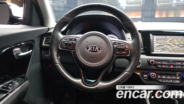 Kia Niro 2017 — фото 13