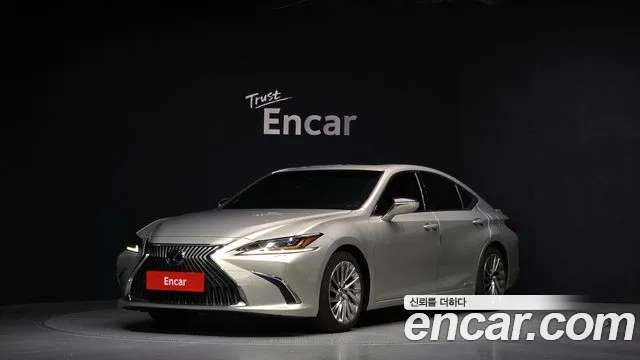 Lexus ES 2019 — фото 1
