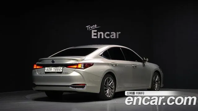 Lexus ES 2019 — фото 2