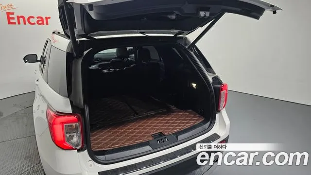 Ford Explorer 2020 — фото 20