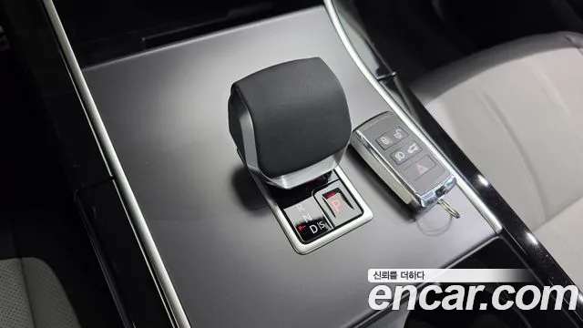 Land Rover Range Rover Evoque 2025 — фото 18