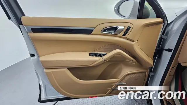 Porsche Cayenne 2017 — фото 14