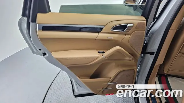 Porsche Cayenne 2017 — фото 15