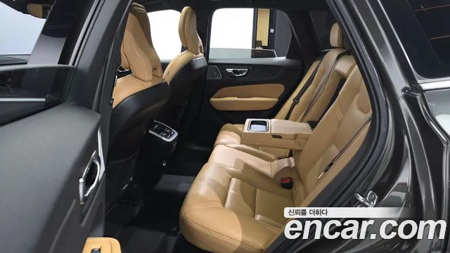Volvo XC60 2019 — фото 17