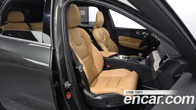 Volvo XC60 2019 — фото 18