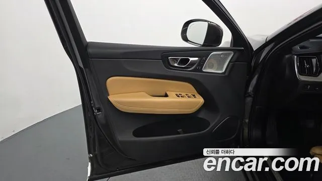 Volvo XC60 2019 — фото 14