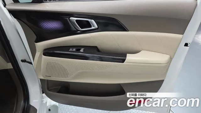 Kia Canival 2023 — фото 15