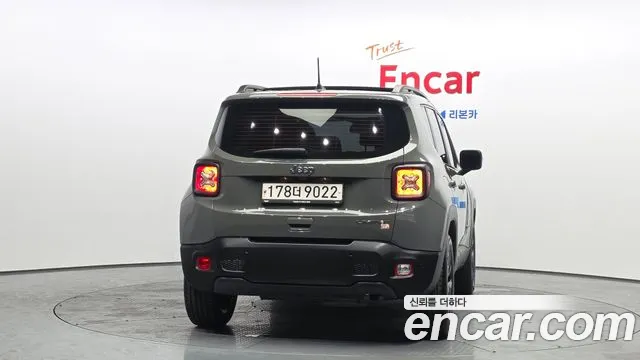 Jeep Renegade 2022 — фото 4