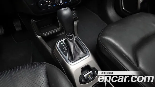 Jeep Renegade 2022 — фото 12
