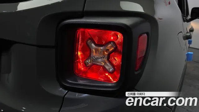 Jeep Renegade 2022 — фото 9