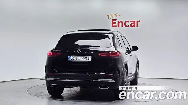 Mercedes-Benz GLA-Class 2023 — фото 4