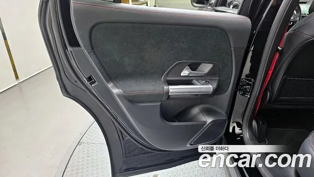 Mercedes-Benz GLA-Class 2023 — фото 15