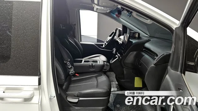 Hyundai Staria 2025 — фото 10