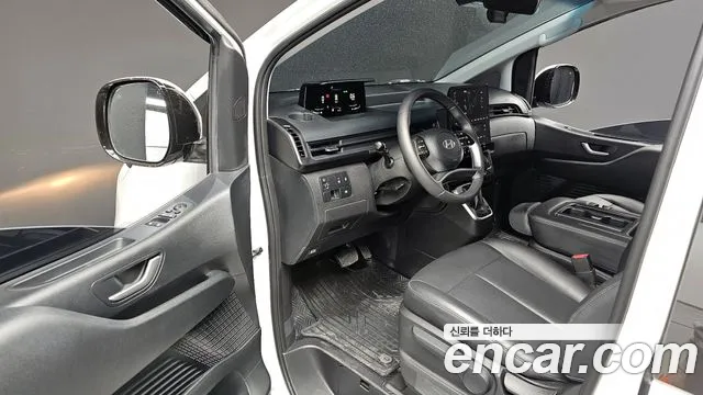 Hyundai Staria 2025 — фото 12