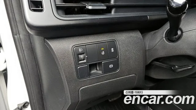 Hyundai Staria 2025 — фото 18