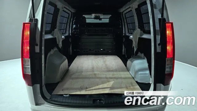 Hyundai Staria 2025 — фото 20