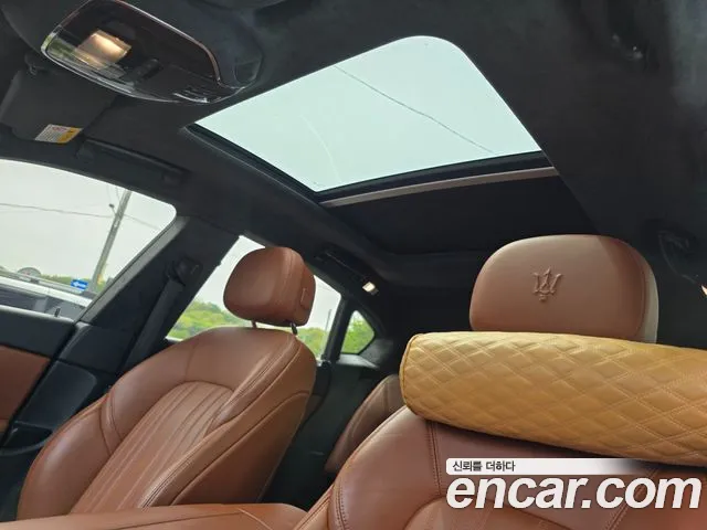 Maserati Levante 2017 — фото 16