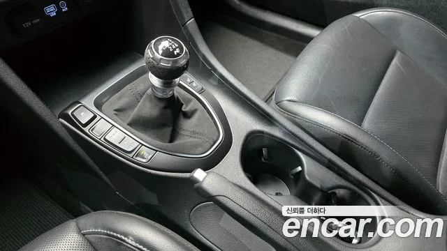 Hyundai Veloster 2019 — фото 9