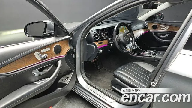 Mercedes-Benz E-Class 2017 — фото 10